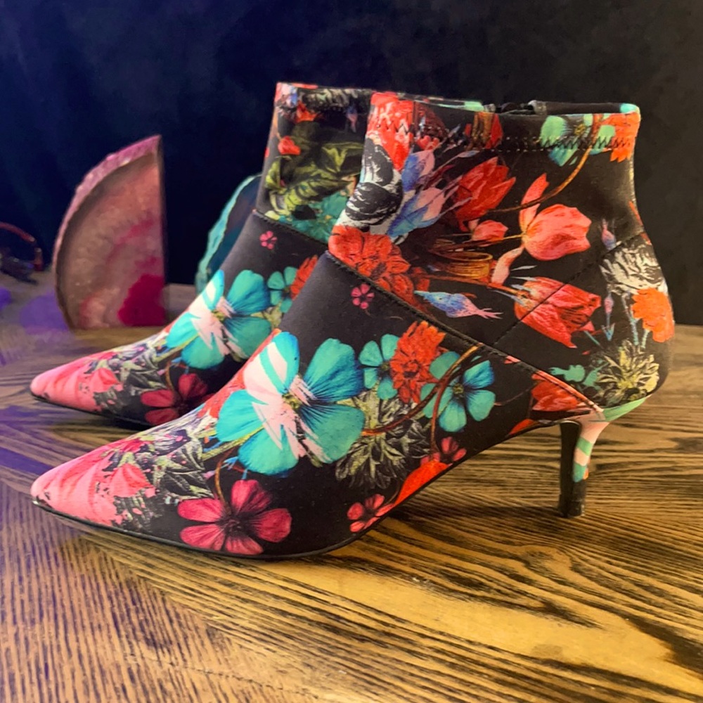 Steve Madden Black Floral Vida Satin Bootie SZ 7